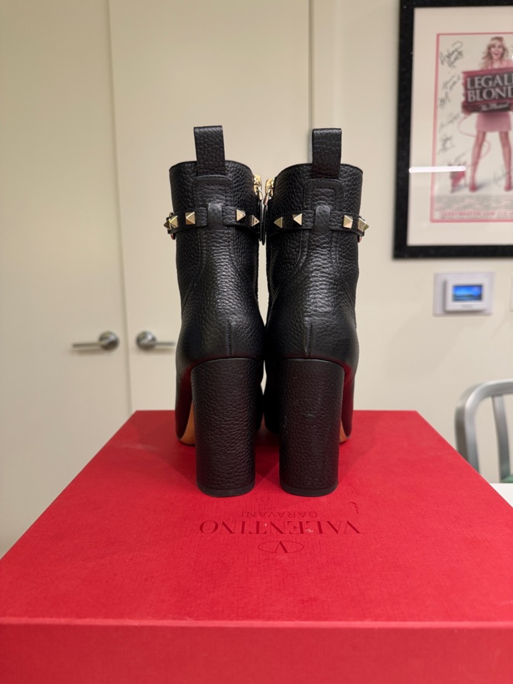 Valentino Garavani Rockstud Black Leather Heeled Ankle Boot 100mm Size 7.5 + Box - Picture 5 of 10